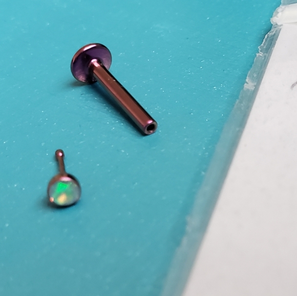 14g Pink Titanium Labret by Neometal - Picture 3 of 5